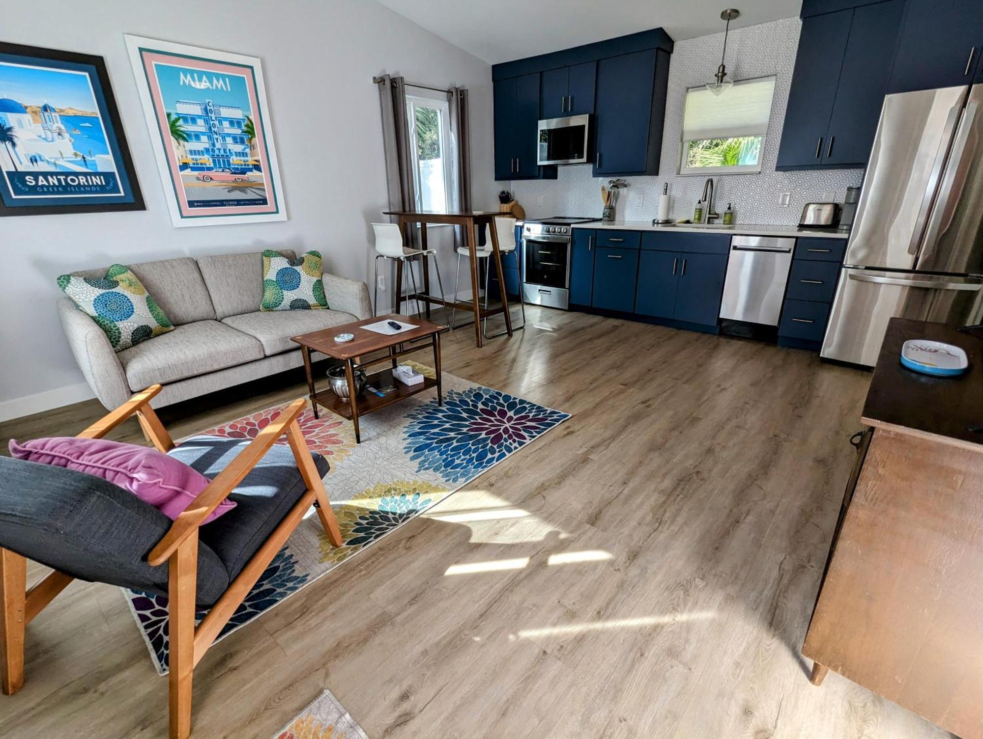 Deluxe Queen Suite