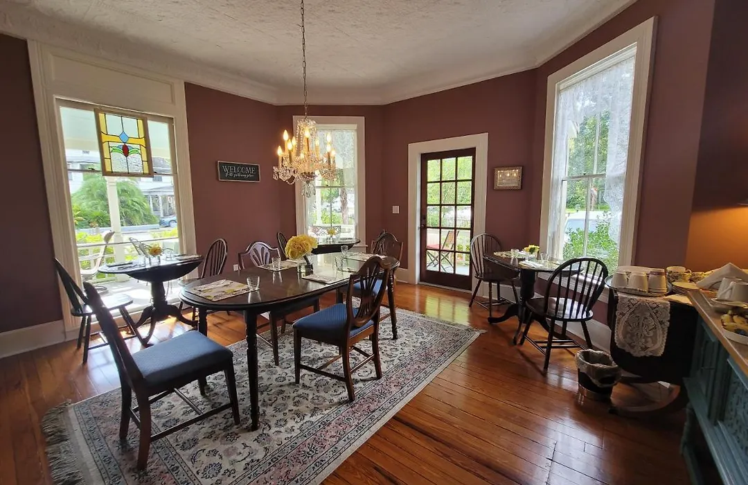 The Camellia Rose Inn- King Room Stardust-1